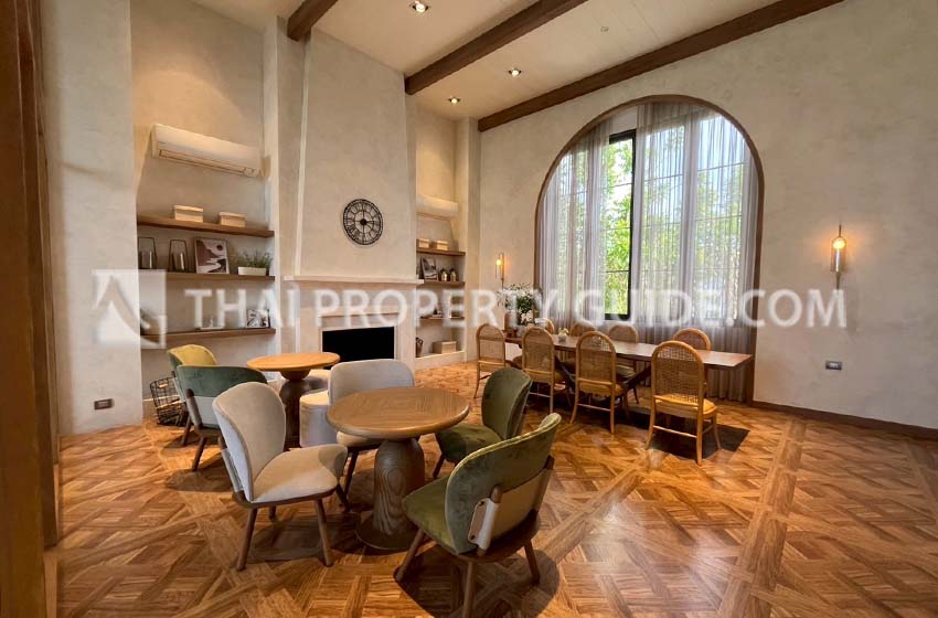 House with Shared Pool in Bangnatrad 